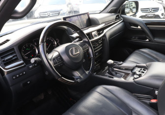 Подержанный автомобиль Lexus LX 2019 года (13 фото)