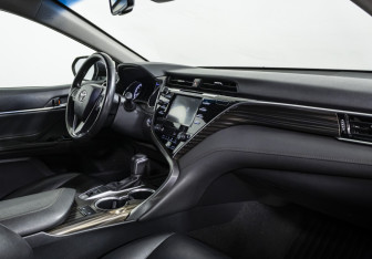 Подержанный автомобиль Toyota Camry Sedan 2018 года (9 фото)