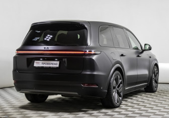 Подержанный автомобиль LiXiang L9 2023 года (5 фото)