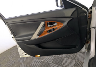 Подержанный автомобиль Toyota Camry Sedan 2011 года (18 фото)