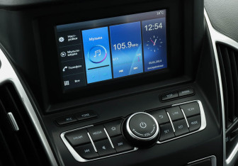 Подержанный автомобиль DongFeng AX7 2017 года (10 фото)