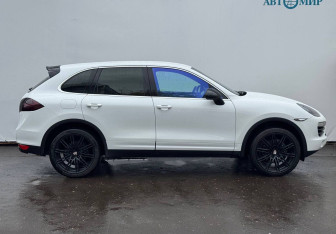 Подержанный автомобиль Porsche Cayenne 2012 года (4 фото)