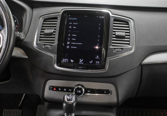 Подержанный автомобиль Volvo XC90 2020 года (15 фото)