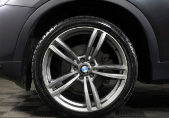 Подержанный автомобиль BMW X4 2015 года (26 фото)