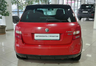 Подержанный автомобиль Skoda Fabia Hatchback 2012 года (6 фото)