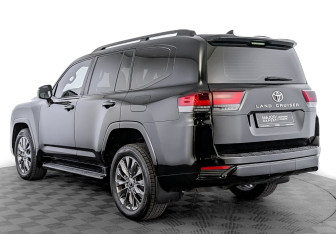 Подержанный автомобиль Toyota Land Cruiser Suv 2021 года (7 фото)
