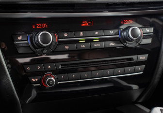 Подержанный автомобиль BMW X5 2017 года (17 фото)