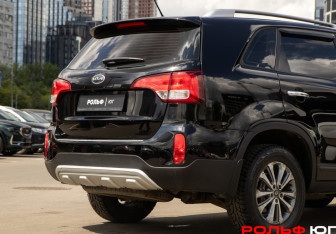 Подержанный автомобиль Kia Sorento 2012 года (18 фото)
