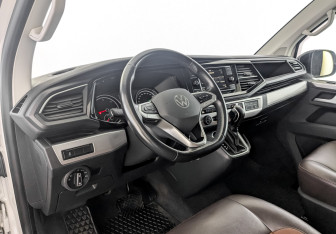 Подержанный автомобиль Volkswagen Multivan 2020 года (17 фото)
