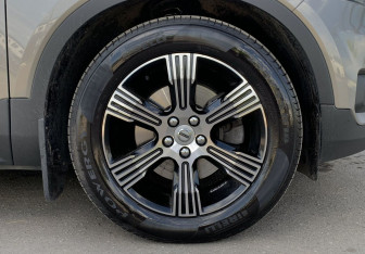 Подержанный автомобиль Volvo XC40 2021 года (9 фото)