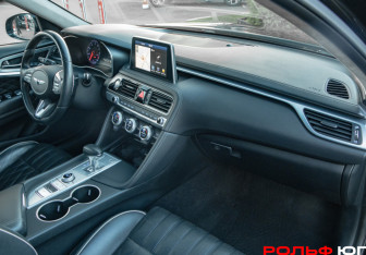 Подержанный автомобиль Genesis G70 2018 года (7 фото)