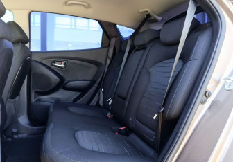 Подержанный автомобиль Hyundai ix35 2013 года (15 фото)