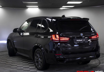 Подержанный автомобиль BMW X5 2015 года (22 фото)