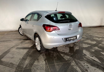 Подержанный автомобиль Opel Astra Hatchback 2012 года (6 фото)