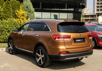 Подержанный автомобиль Kia Sorento 2017 года (5 фото)