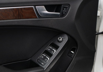 Подержанный автомобиль Audi A4 Sedan 2014 года (15 фото)