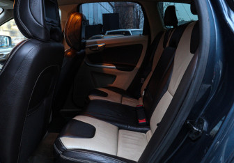 Подержанный автомобиль Volvo XC60 2011 года (10 фото)