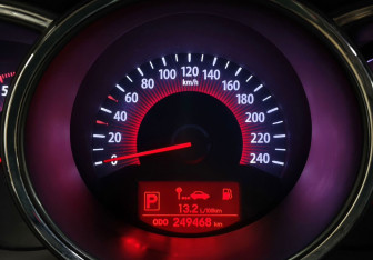 Подержанный автомобиль Kia Sorento 2012 года (17 фото)