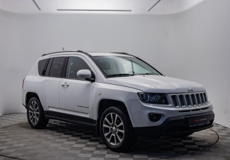 Подержанный автомобиль Jeep Compass 2013 года (3 фото)