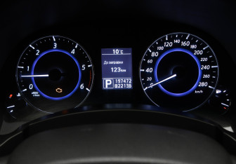 Подержанный автомобиль Infiniti FX 2012 года (11 фото)