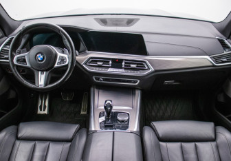 Подержанный автомобиль BMW X5 2020 года (13 фото)