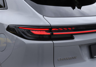 Подержанный автомобиль Changan UNI-K 2024 года (23 фото)