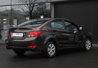 Подержанный автомобиль Hyundai Solaris Sedan 2015 года (5 фото)