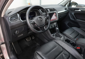 Подержанный автомобиль Volkswagen Tiguan 2018 года (14 фото)