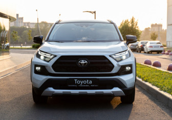 Новый Toyota RAV4 2025 (15 фото)