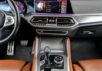 Подержанный автомобиль BMW X6 2022 года (15 фото)