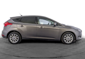 Подержанный автомобиль Ford Focus Hatchback 2018 года (4 фото)