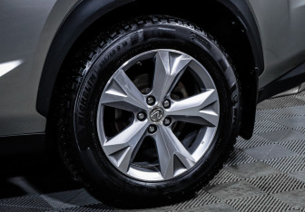 Подержанный автомобиль Lexus NX 2015 года (15 фото)