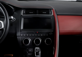 Подержанный автомобиль Jaguar E-Pace 2019 года (13 фото)