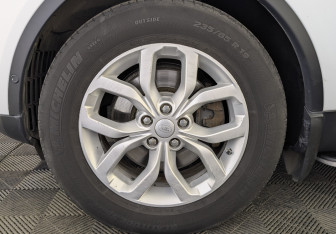 Подержанный автомобиль Land Rover Discovery 2017 года (12 фото)