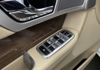 Подержанный автомобиль Jaguar XF Sedan 2013 года (19 фото)