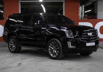Подержанный автомобиль Cadillac Escalade Suv 2019 года (3 фото)