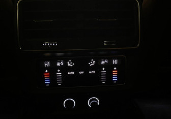 Подержанный автомобиль Audi Q8 2018 года (12 фото)