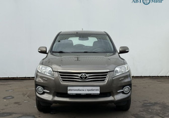 Подержанный автомобиль Toyota RAV4 2010 года (2 фото)