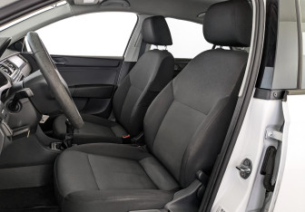 Подержанный автомобиль Skoda Rapid Liftback 2017 года (20 фото)