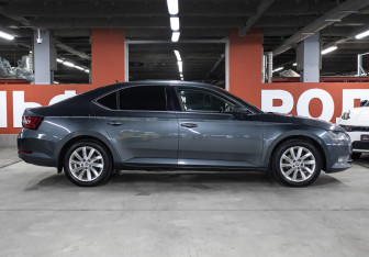 Подержанный автомобиль Skoda Superb Liftback 2018 года (4 фото)