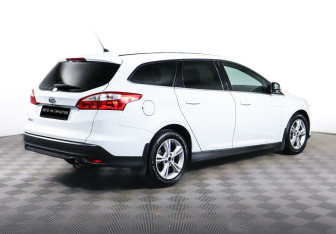 Подержанный автомобиль Ford Focus Wagon 2014 года (5 фото)