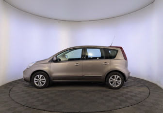 Подержанный автомобиль Nissan Note 2013 года (8 фото)