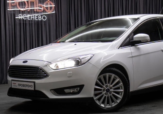 Подержанный автомобиль Ford Focus Hatchback 2017 года (22 фото)