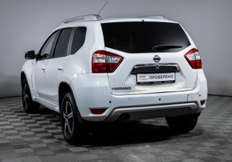 Подержанный автомобиль Nissan Terrano 2017 года (7 фото)