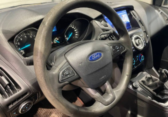 Подержанный автомобиль Ford Focus Wagon 2016 года (13 фото)