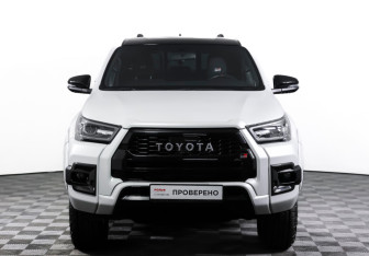 Подержанный автомобиль Toyota Hilux 2023 года (2 фото)