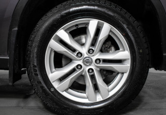 Подержанный автомобиль Nissan X-Trail 2013 года (13 фото)