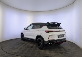 Подержанный автомобиль Geely Coolray 2024 года (7 фото)