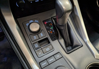 Подержанный автомобиль Lexus NX 2015 года (18 фото)