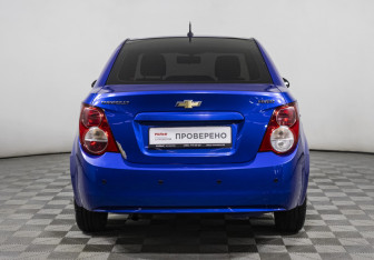 Подержанный автомобиль Chevrolet Aveo Sedan 2013 года (6 фото)